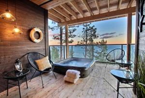 Φωτογραφία από το άλμπουμ του Villa Villa Expérience-Villa de la Falaise, spa σε Saint-Irenee