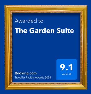 uma moldura com o texto atribuído à suite do jardim em The Garden Suite em Harrogate