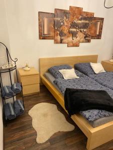a bedroom with two twin beds and a rug at Köln Apartment I in Cologne