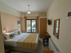 A bed or beds in a room at Pagaseon Rooms and Apartments