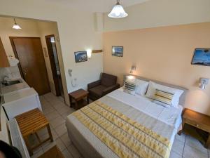 A bed or beds in a room at Pagaseon Rooms and Apartments
