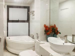 a white bathroom with a toilet and a sink at Green Line Long Bien - Serviced Apartment - Ngoc Thuy - Hanoi in Hanoi