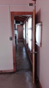 an empty hallway with a door in a room at Cabañas Madera del Confin Angol in Angol
