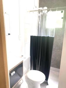 Phòng tắm tại Hostel Niterói
