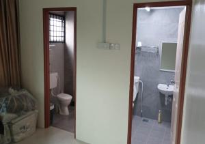a bathroom with a toilet and a sink at Happy homestay in Teluk Intan