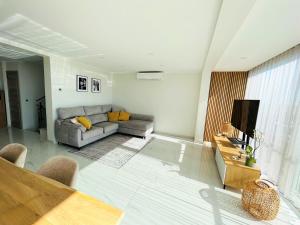 Posezení v ubytování New Luxury Villa Tuulia with private pool and parking