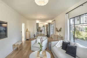 Χώρος καθιστικού στο 3917 Casa Blanca home