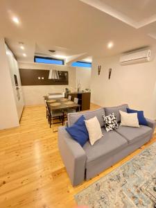 a living room with a couch and a dining room at Stay Well Home in Lisbon