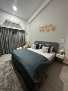 Кровать или кровати в номере Blind Mountain Home - Siolim Goa