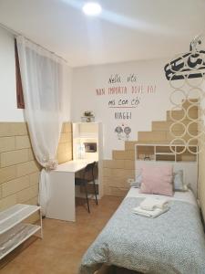 Un pat sau paturi într-o cameră la La dimora di Don Vito - Appartamento
