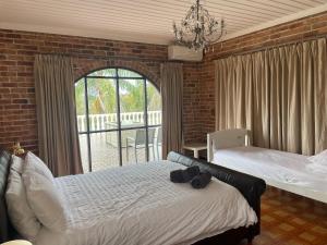 a bedroom with a bed and a view of a patio at 悉尼Killara Luxurious 8BR House 360 degree view in Saint Ives