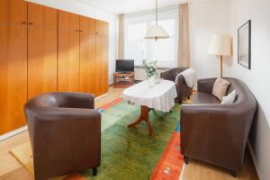 a living room with two chairs and a table at Haus Tiemann Wohnung 7 in Norderney