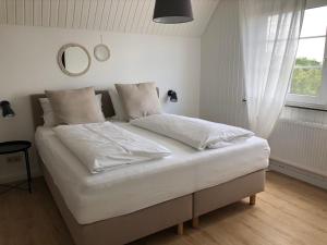 Postel nebo postele na pokoji v ubytování STRANDHUUS Norddeich