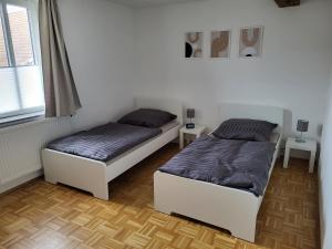 Llit o llits en una habitació de Zum Edelhof 24