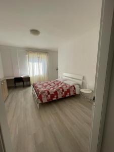 A bed or beds in a room at La Terrazza Apartment