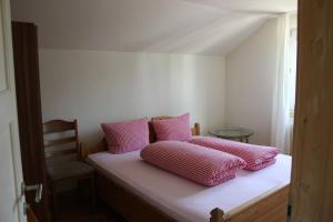Postel nebo postele na pokoji v ubytování Hirschen B&B