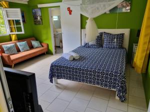 Postel nebo postele na pokoji v ubytování Ti kaz a Annick
