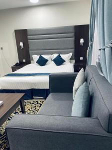 a hotel room with a bed and a couch at شقق عنوان المدينة للوحدات السكنية in Medina