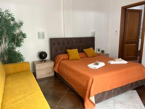 a bedroom with a bed with two towels on it at Le residenze del mare Affittacamere in La Caletta