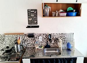 a kitchen with a sink and a counter top at Mini Casa Aconchegante in Saquarema