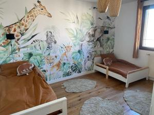 a room with a mural of animals on the wall at Maison 160m2 à 15 min de PARIS/accord arena bercy in Maisons-Alfort