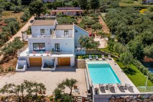 an aerial view of a house with a swimming pool at Villa Maria con piscina e vista mare in Castellammare del Golfo