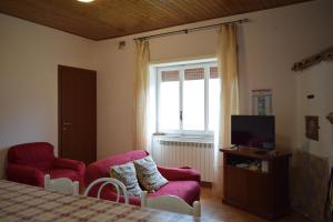 a bedroom with a bed and a tv and a chair at B&B Guado di Pio-appartamento panoramico in Castelpetroso