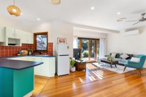 A kitchen or kitchenette at Byron Bay Hinterland Breeze 2bed & pool