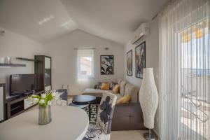 a living room with a table and a couch at Chill 4 Real Sea View Mandre in Mandre