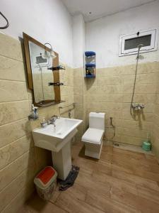 a bathroom with a sink and a toilet at Coin Du Repôs in Oujda