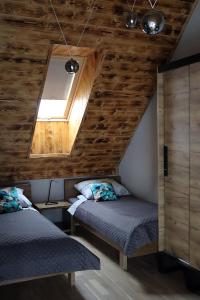 Ένα ή περισσότερα κρεβάτια σε δωμάτιο στο Izby pod Litwinką