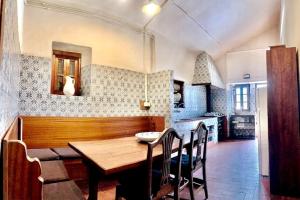 a dining room with a wooden table and a kitchen at La Casa del Teide, d-espacios in La Orotava +16 photos