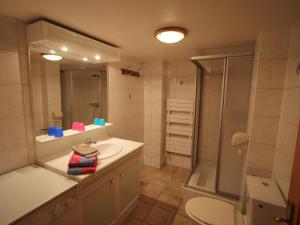 Ένα μπάνιο στο Gîte paisible avec terrasse et WIFI, proche de Gérardmer - 2 chambres, animaux acceptés - FR-1-589-216 +16 φωτογραφίες