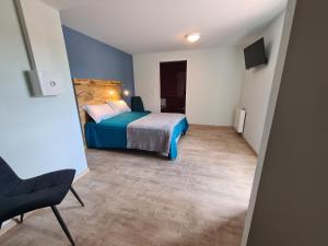 Fotografia z galérie ubytovania Gîte rénové 2022, 20 pers., 8 chambres, PMR, équipements sportifs, parking privé, proche Châtre - FR-1-591-363 v destinácii Le Magny