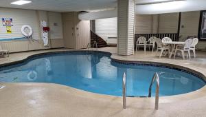 a large swimming pool with a table and chairs at Magnuson Copper Crown in Hancock