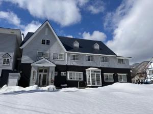 白馬村にあるNatural Hot Spring Hakuba Symphonyの雪の大家
