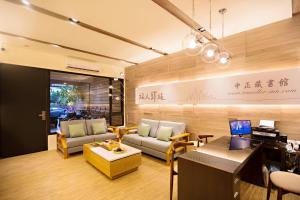 TV a/nebo společenská místnost v ubytování Traveller-Inn Zhongzheng Library