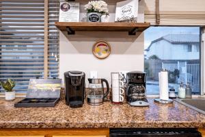 5BR 3BA Family friendly entire home w pool, spa, games, tvs, and more