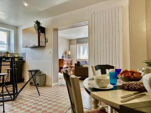 Fotografia z galérie ubytovania Charmante Maison Familiale à 4 Min de la Plage avec Jardin et Parking Privé - FR-1-714-4 v destinácii Moëlan-sur-Mer + 28 fotografií