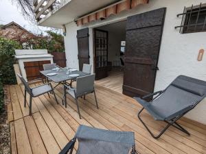 Zdjęcie z galerii obiektu Charmant Studio Cabine avec Grande Terrasse et Proximité Plage à Arcachon - FR-1-420-125 w Arcachon