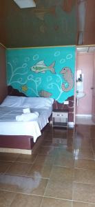 Llit o llits en una habitació de Ofiuras Hostal