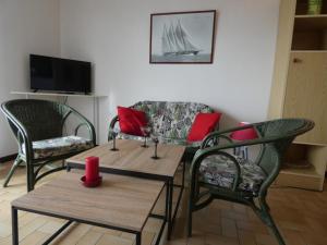 Televízia a/alebo spoločenská miestnosť v ubytovaní Appartement bord de mer à Notre Dame de Monts - 38m², 4 pers, animaux admis - FR-1-540-250