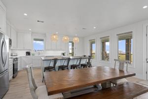 Φωτογραφία από το άλμπουμ του The Big Shore home σε Crystal Beach +45 φωτογραφίες