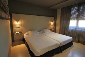 Posteľ alebo postele v izbe v ubytovaní Hotel Almirante