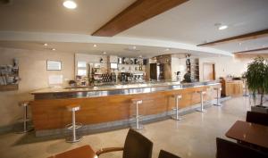 Lounge alebo bar v ubytovaní Hotel Almirante
