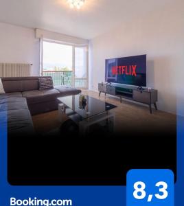 En tv och/eller ett underhållningssystem på Place privée/Le Marbré/Moderne/60m2
