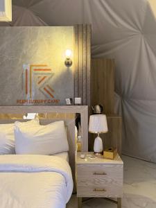 Postel nebo postele na pokoji v ubytování Wadi rum anwar luxury camp