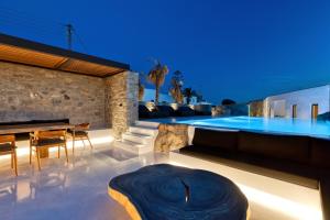 Galeriebild der Unterkunft Mykonos Town Black Villa with Cave Heated Pool in Mykonos Stadt