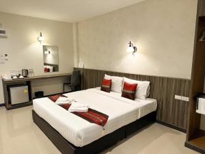Ein Bett oder Betten in einem Zimmer der Unterkunft THE HUB SURATTHANl