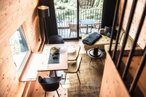 an overhead view of a living room with a table and chairs at Himmelchalet - Alpencamping Nenzing in Nenzing